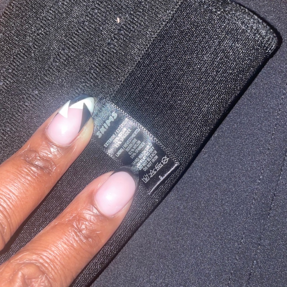 SKIMS Waist Trainer - Picture 5 of 5